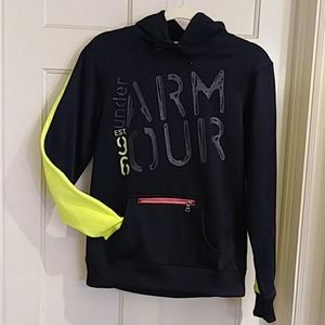 Very unique Under Armour SM semi fitted
